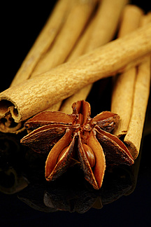 Star Anise With Cinnamon Sticks On Black Background Close Up Hohf Fotomaschinist Westend61