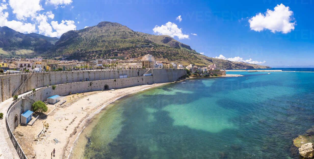 Italy Sicily Province Of Trapani Fishing Village Castellammare Del Golfo Beach Amf003007 Martin Moxter Westend61