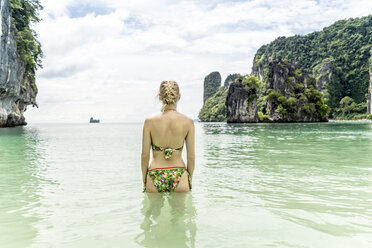 Thailand Ko Hong Back View Of Woman Standing In The Sea Looking To Horizon Chpf Christophe Papke Westend61