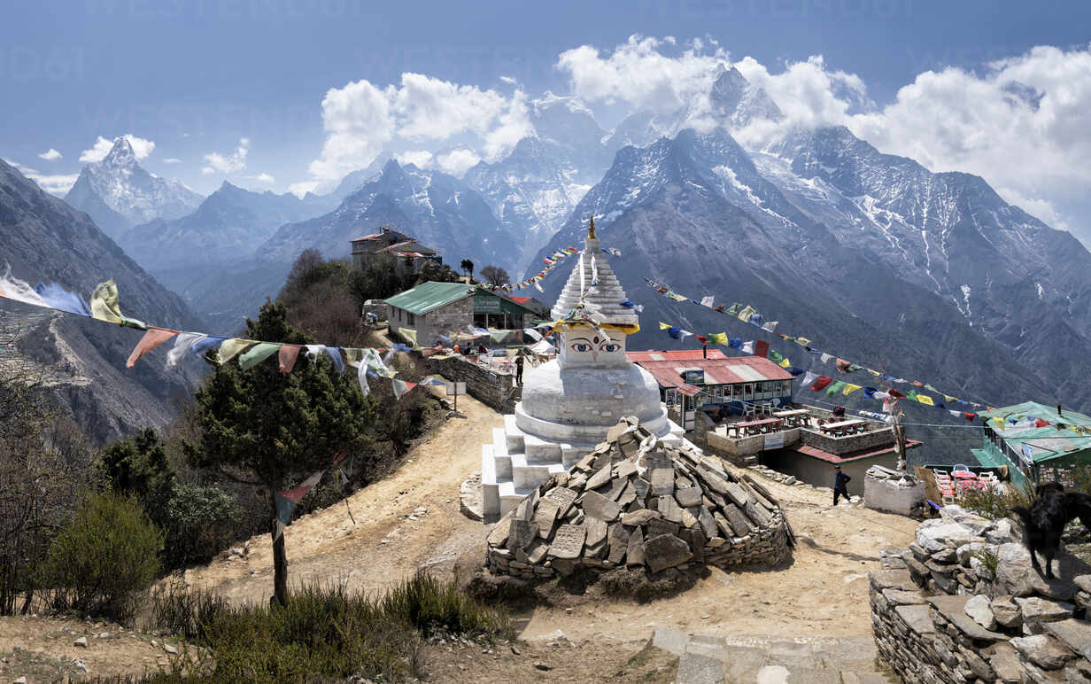 Stupa In Namche Bazaar Solo Khumbu Nepal Alrf Alun Richardson Westend61