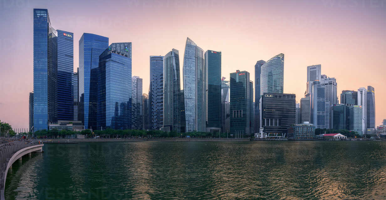 Singapore Skyline And Marina At Sunset Cavf Cavan Images Westend61