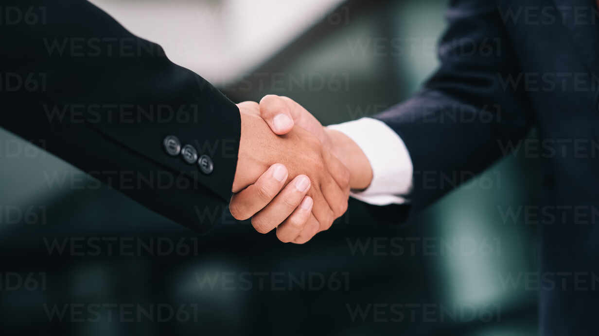 Businessmans Handshake After Good Deal Cavf Cavan Images Westend61