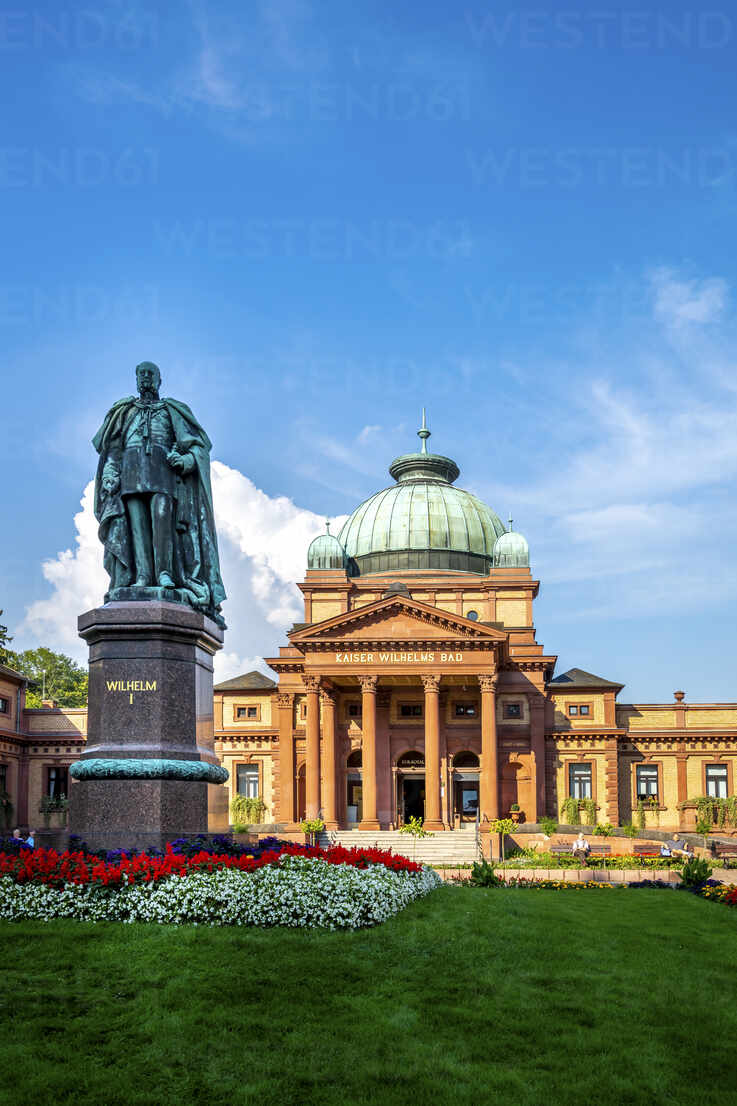 Germany Hesse Bad Homburg Vor Der Hohe Statue Of Emperor Wilhelm I With Kaiser Wilhelms Bad