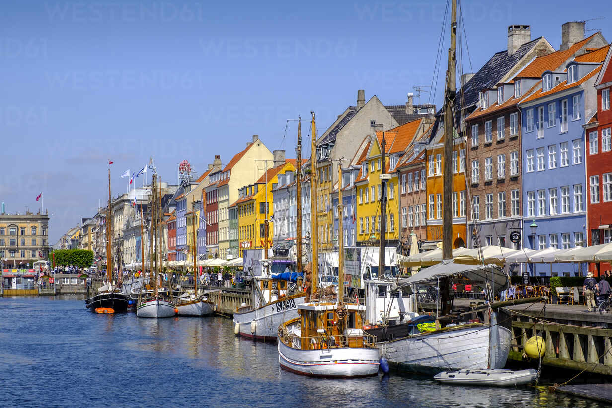 Denmark Copenhagen Boats Moored Along Nyhavn Canal With Colorful Townhouses In Background Lbf Lisa Und Wilfried