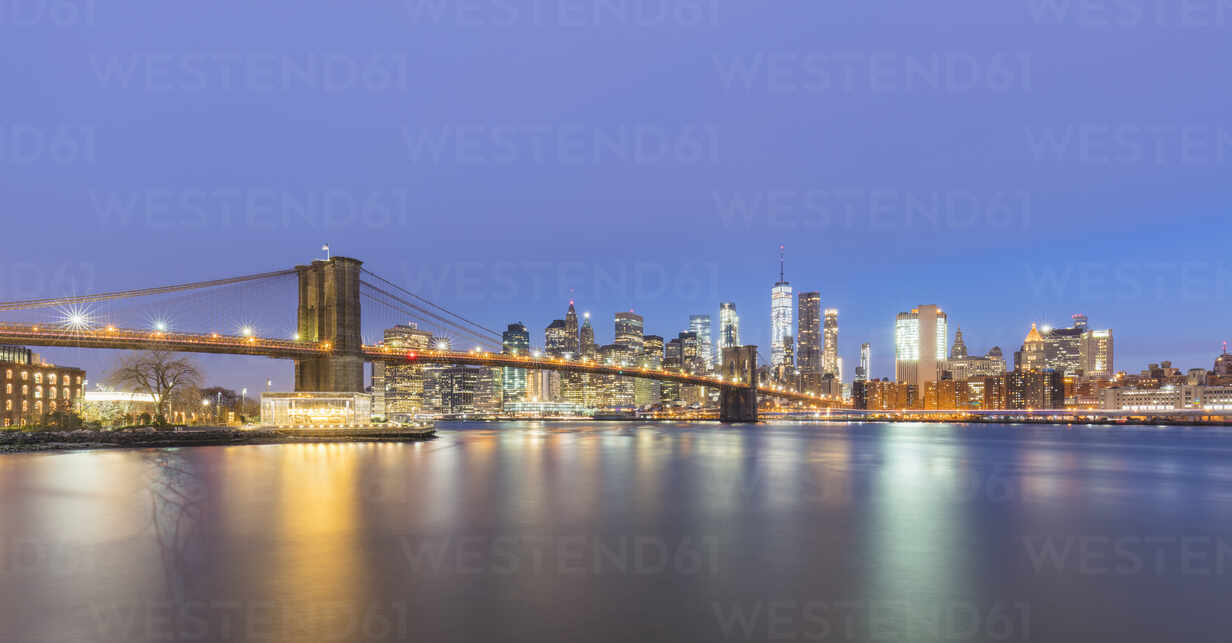 Usa New York New York City Brooklyn Bridge And Manhattan Skyline Illuminated At Night Ahf000 Alex