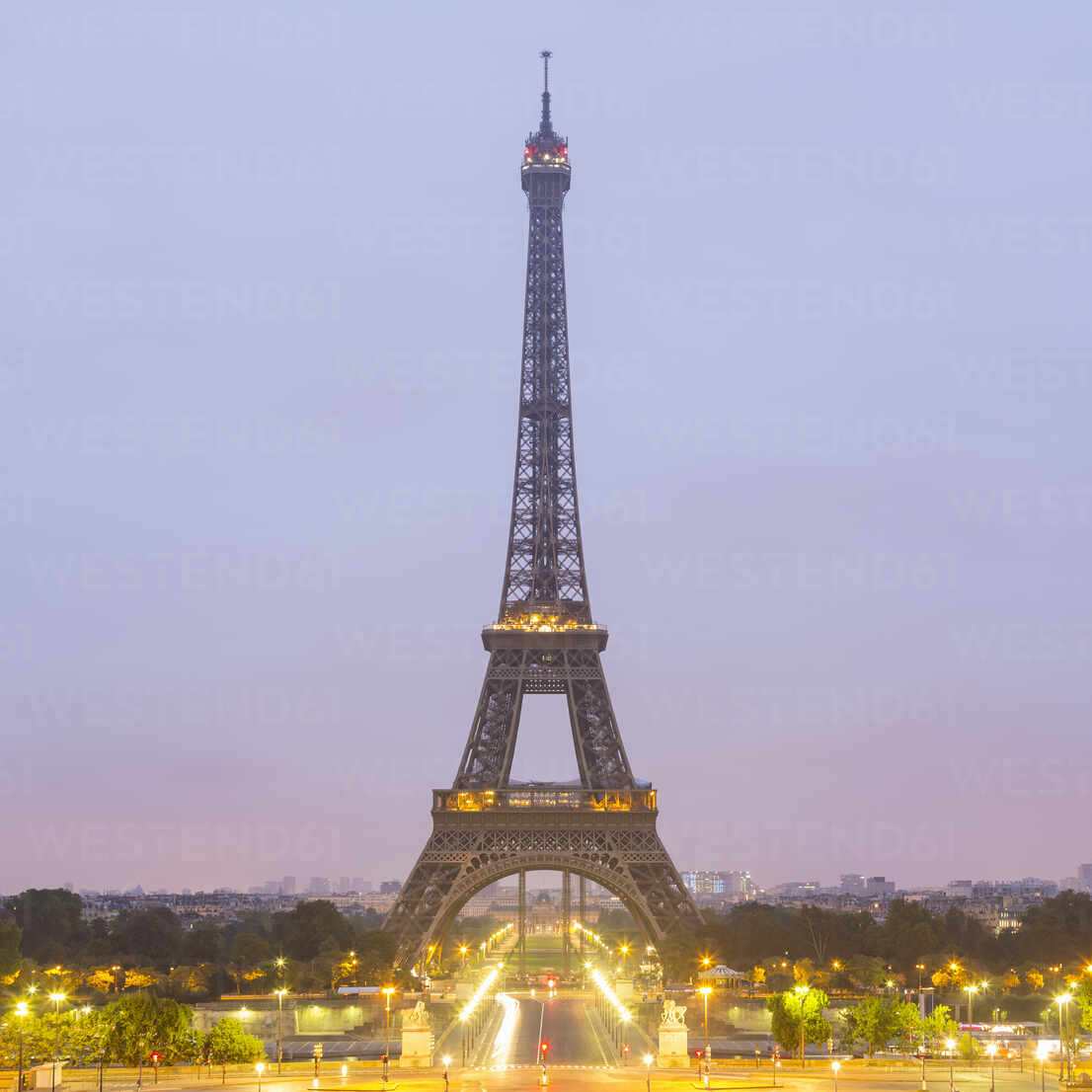 France Ile De France Paris Eiffel Tower At Dawn Stockphoto