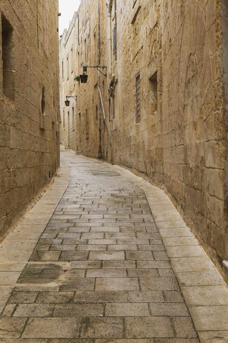 Alleyway In Old Medieval City Of Mdina Malta Stockphoto